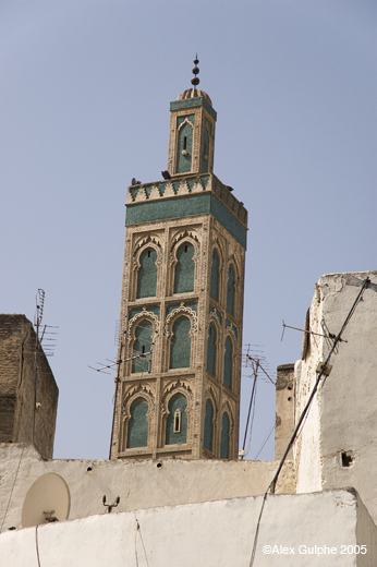 Photographie Couleur - Verticale - Le minaret d’une mosquée dans le quartier er Rsif
