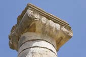 Photographie - Chapiteau de colonne (II) (le long du Decumanus Maximus)