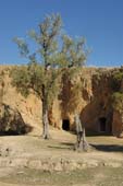 Photographie - Grottes dans la nécropole mérinide